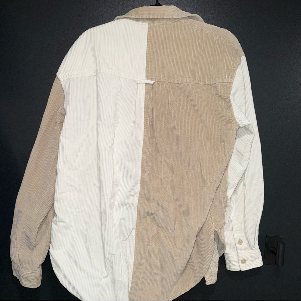 American Eagle Oversized Two Toned Corduroy Button Up - Picture 8 of 10